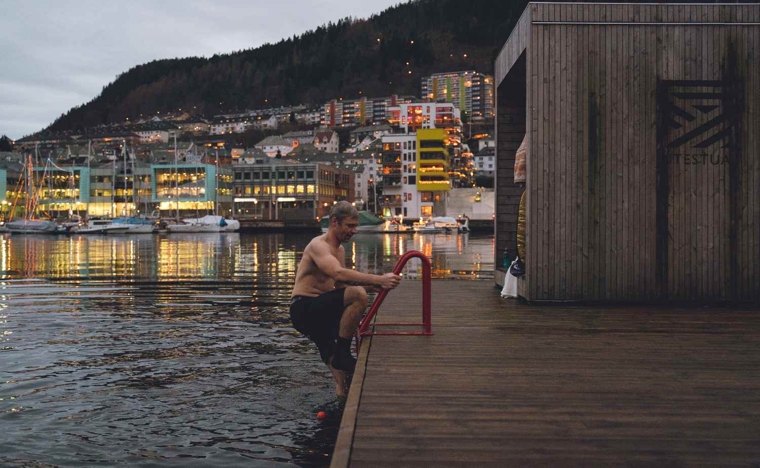 Winter swimming in Bergen and Heit Bergen Sauna