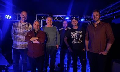 WHAT IT IS – A TRIBUTE TO DIRE STRAITS & MARK KNOPFLER