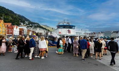 Group depart at Bryggen in Bergen