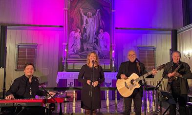 Julekonsert i Fjell kyrkje / Hans Inge Fagervik med venner
