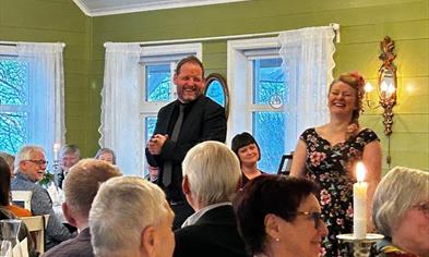 Ein kveld med opera, latter og god mat