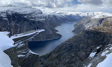 Trolltunga hike winter