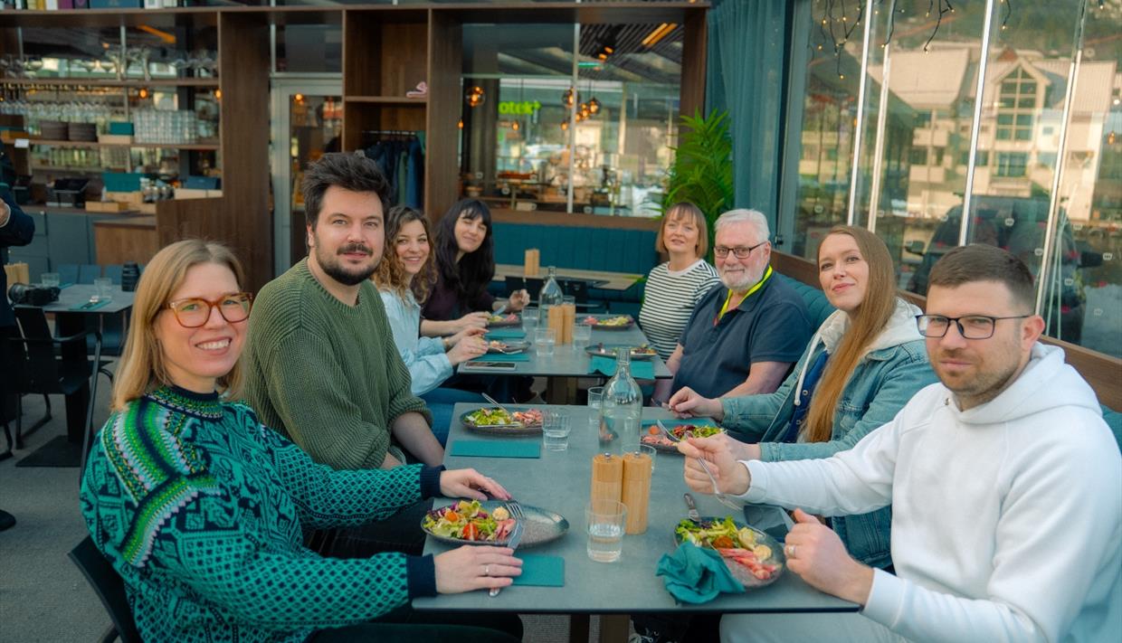 Happy participantss on the food tour: A taste of Bergen