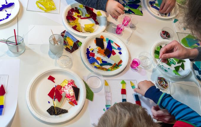 Familieverksted på S12 Galleri og Verksted