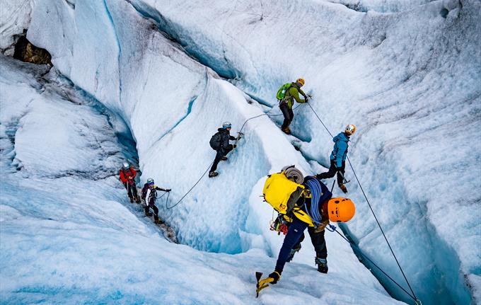 Wenn Sie möchten, können Sie sich auch am Eisklettern versuchen, aber Sie können auch einfach nur die Aussicht genießen!
