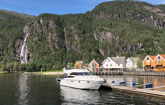 Private yacht cruise to Modalen - docked in Mo