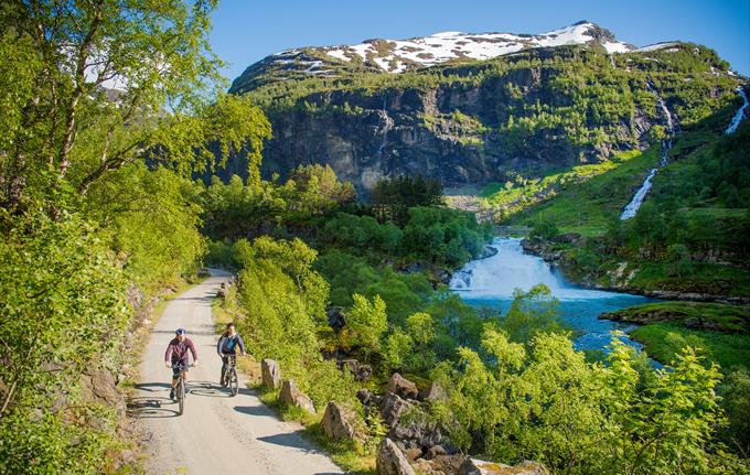 Cycling the Flåm valley